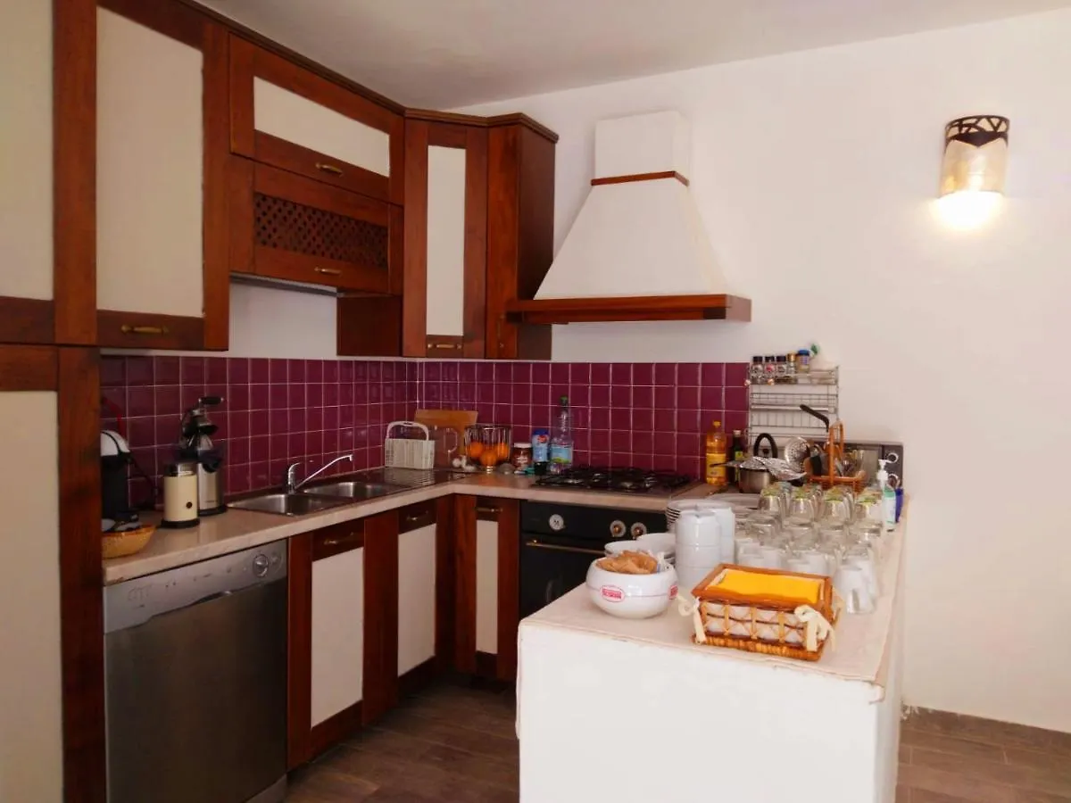Lu Lisandru Abbiadori Bed & Breakfast